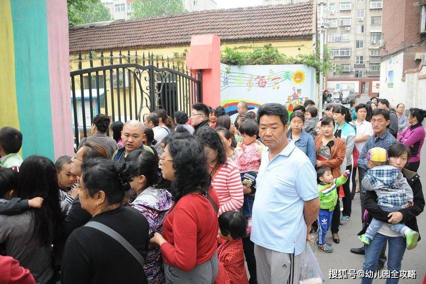 家长|一到节假日，幼儿园提前半天就放学，家长们纳闷了：赶着休假吗？