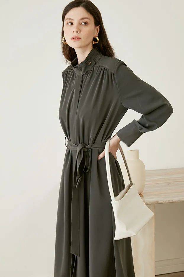 设计 秋天外套里面穿什么?这4种经典内搭让你一直美下去！