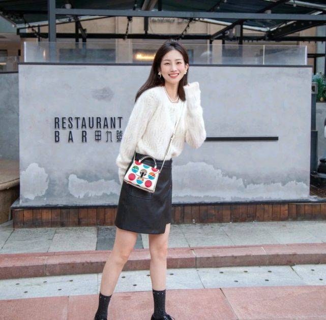 卫衣 想要美出圈，就要学会穿衣搭配，邂逅一场秋末浪漫