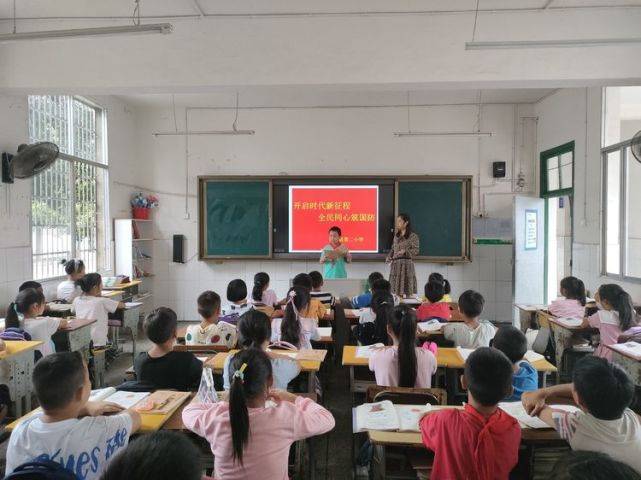花垣县第二小学国防教育系列实践活动让红领巾更鲜艳