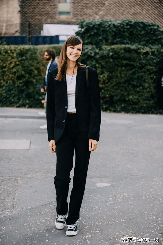 黑色 悦穿搭：全身黑色搭配，照样美又气质