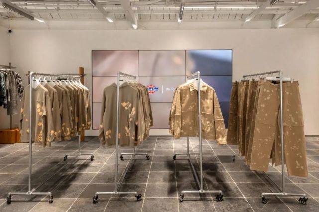 实验性 天猫开抢!Dickies新联名火爆首发现场,全渠道发售计划启动!