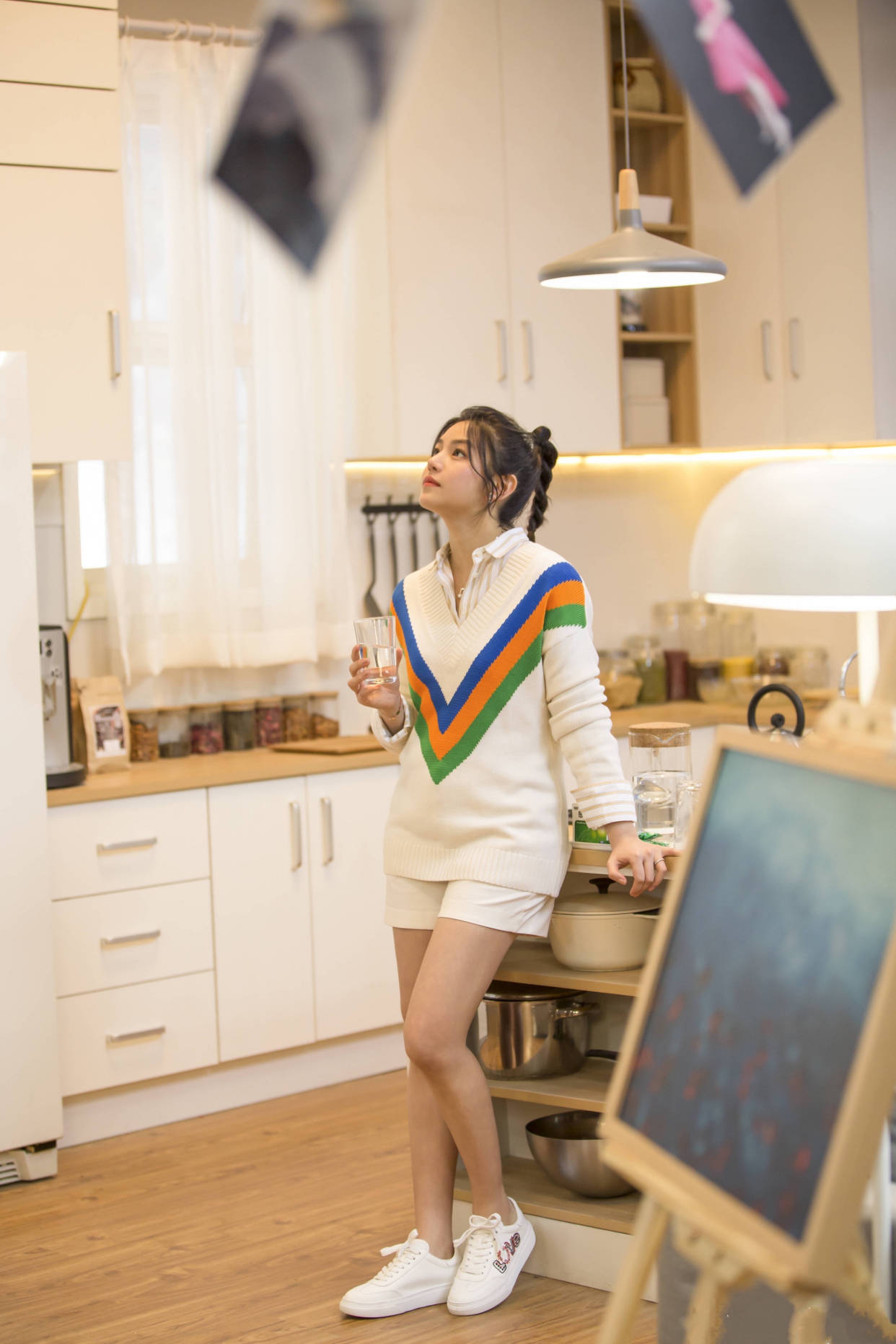 大气 嫁对人的陈妍希越来越美，穿紫罗兰抹胸裙优雅温婉，和陈晓配一脸