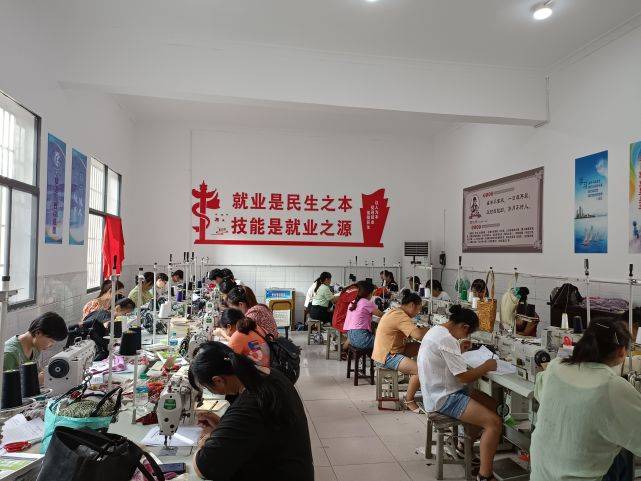 龙山县就业服务中心组织初级缝纫工培训结业考试圆满完成