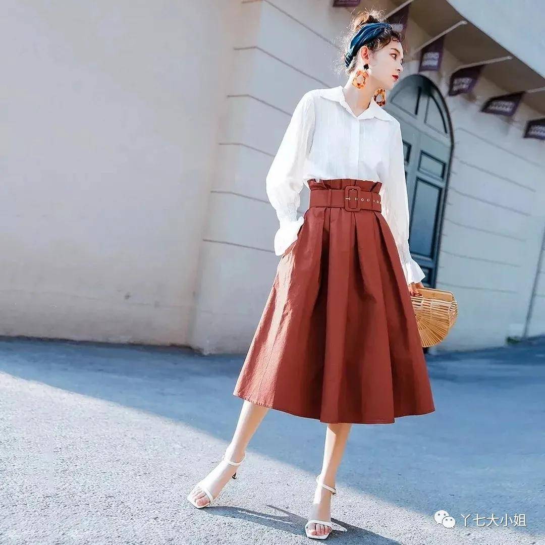 整体 十月份的裙子，这条廓形裙最好穿~