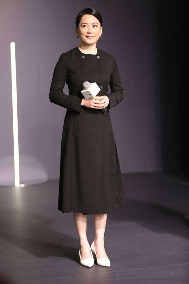 俞飞鸿 俞飞鸿真是端庄的代名词，优雅大气还有女人味，穿着打扮也加分