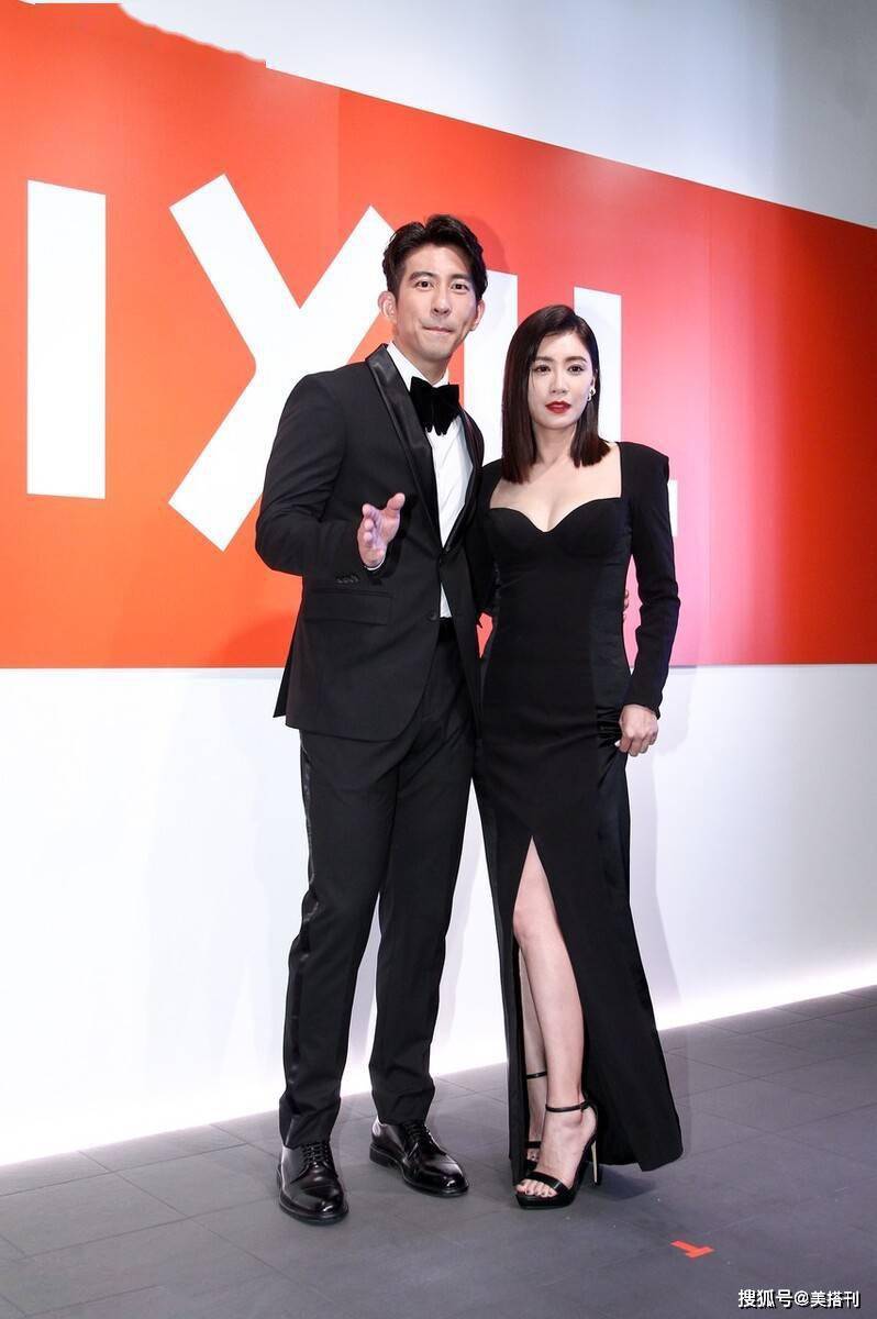 黑色 女神贾静雯状态真不错，黑色开叉长裙亮相，46岁外表看最多30出头