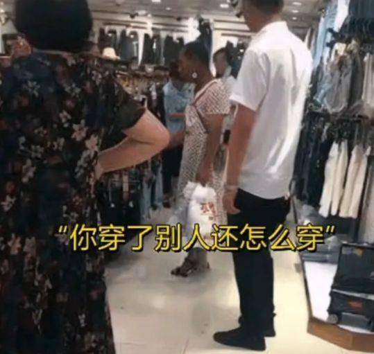 社会 黑龙江大叔穿裙子，进店试女装被拒，店员：你穿过了别人怎么穿