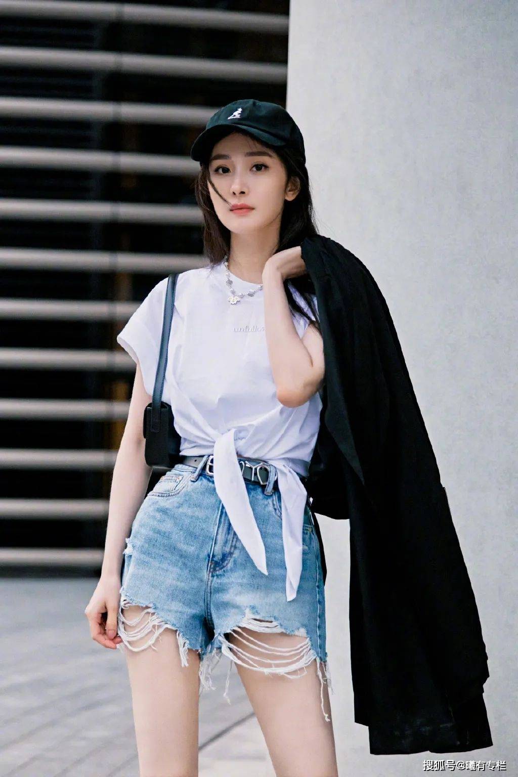 下半身 稳坐内娱街拍女王，杨幂到底赢在哪儿？