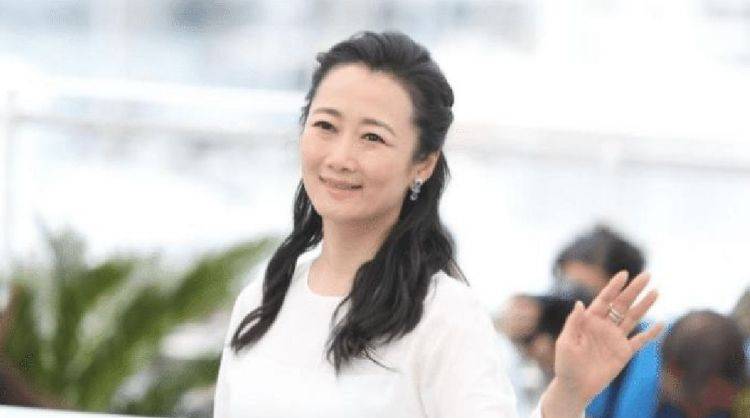 贾樟柯她为了不让自己变老，20年不吃晚饭不生娃 ，42岁看起来像62岁