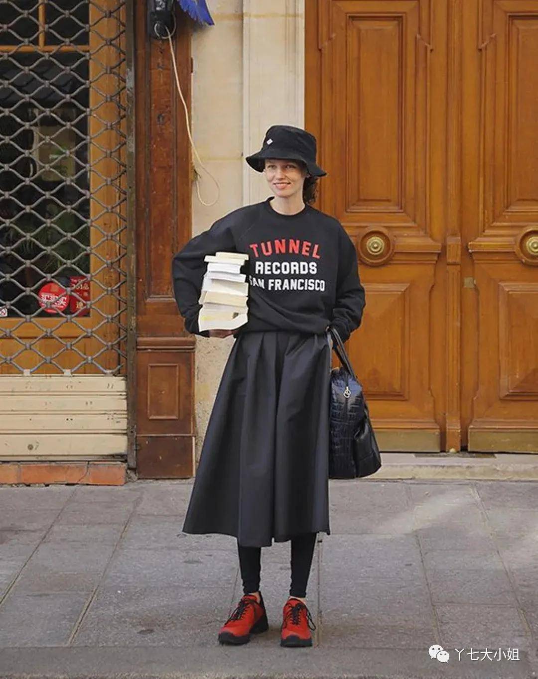 整体 十月份的裙子，这条廓形裙最好穿~