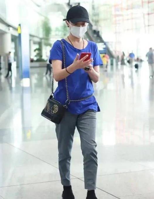 身材 吴奇隆夫妇现身，朴素打扮没有明星架子，刘诗诗偎依在旁小鸟依人