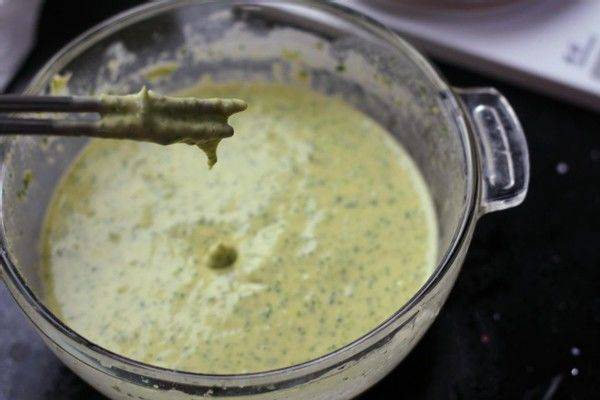 搅拌机|健康的菠菜做成鸡蛋饼,当作早餐再合适不过了,全家老少都喜欢