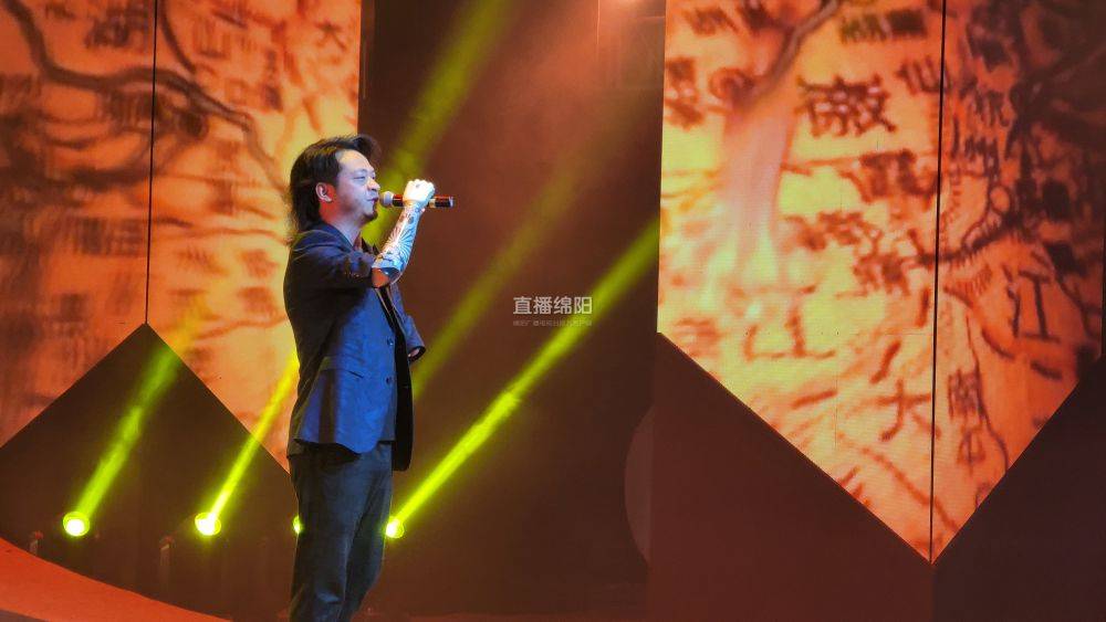 绵阳|吴刚：意外让他失去手臂 但歌唱给了他“翅膀”