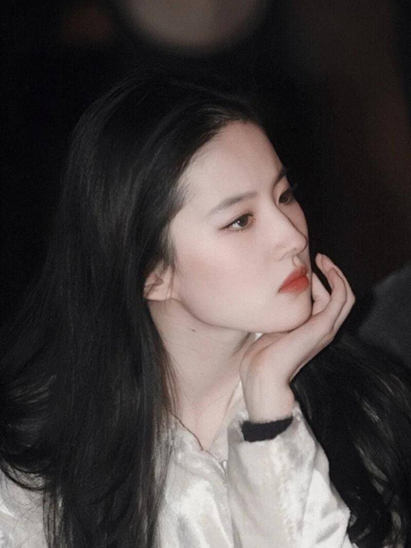 李一桐她们明明那么美，却让人记不住？普通人应如何提升自己的辨识度？