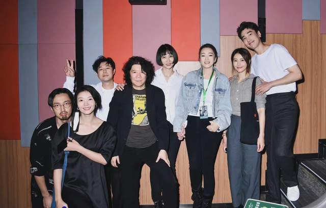 老公 高圆圆助阵赵又廷新片！老公搂她肩好傲娇，同框巩俐输气场赢美貌