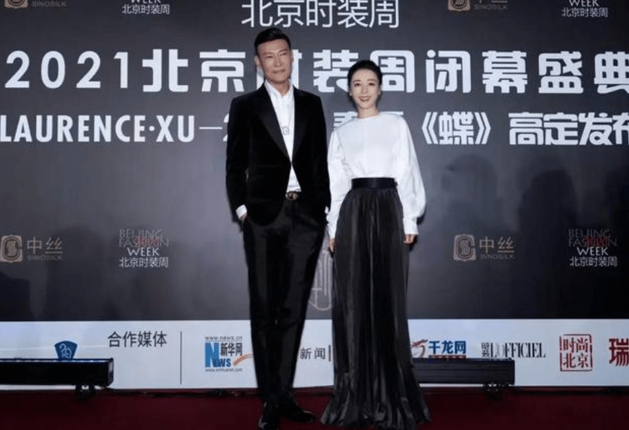 张静初 张静初红毯简约知性,娄艺潇的唐装靓丽,姚安娜终于找对风格