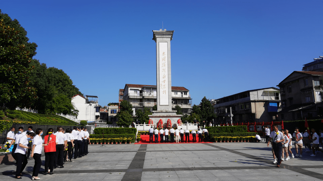 英山县举行烈士公祭活动缅怀革命先烈