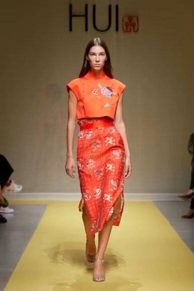 品牌 HUI|米兰时装周“Nü Shu 中国.女书”大秀震撼上演