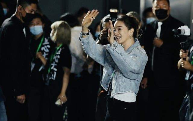 老公 高圆圆助阵赵又廷新片！老公搂她肩好傲娇，同框巩俐输气场赢美貌