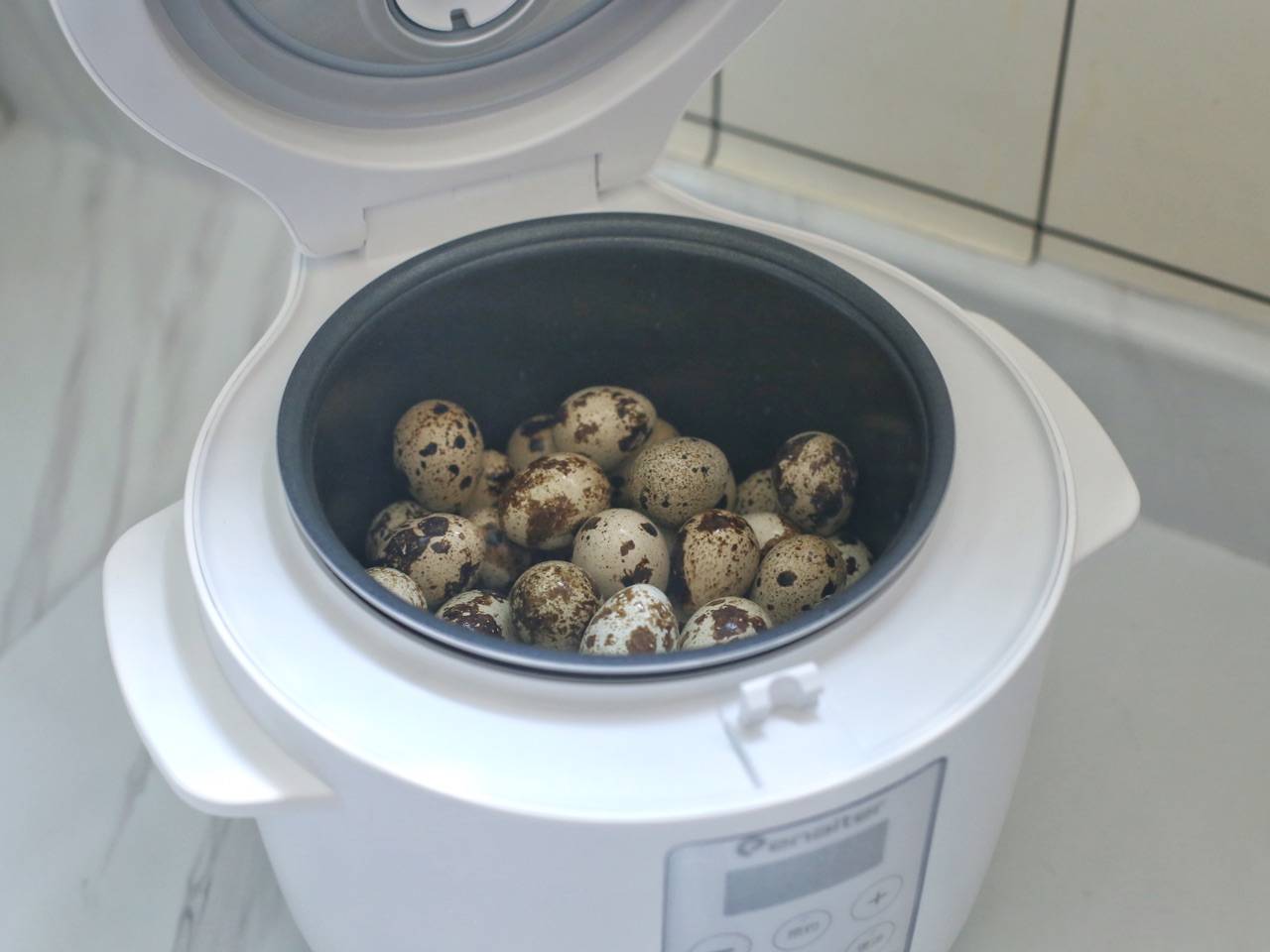 电饭煲|家常版五香鹌鹑蛋，香味浓郁，小朋友一口一个吃得香