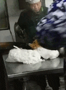 搞笑GIF：吃了含笑半步癲，開心快樂每一天！ 搞笑整蠱 第4张