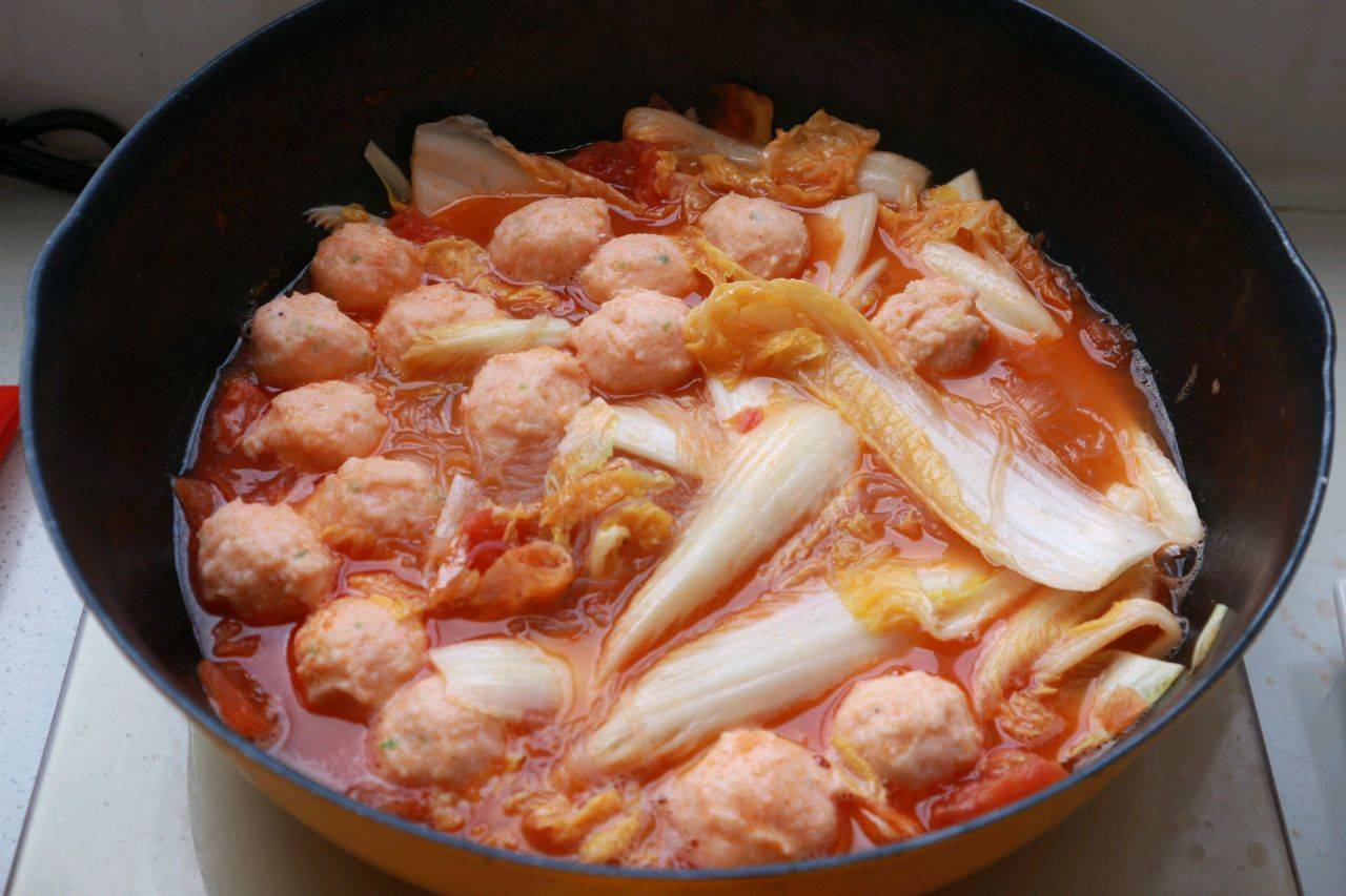 【烹饪小贴士】:1,用绞肉机来做虾丸方便简单又快手,两分钟就能搅好