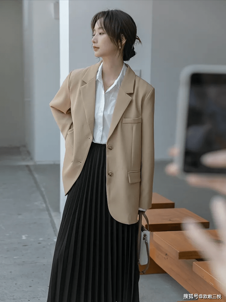 下装 女生秋日“叠穿”有层次，优雅知性