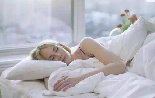 枕头|检查餐后血糖25,停药2个月却降为5.8,两个控糖诀窍不妨学习下