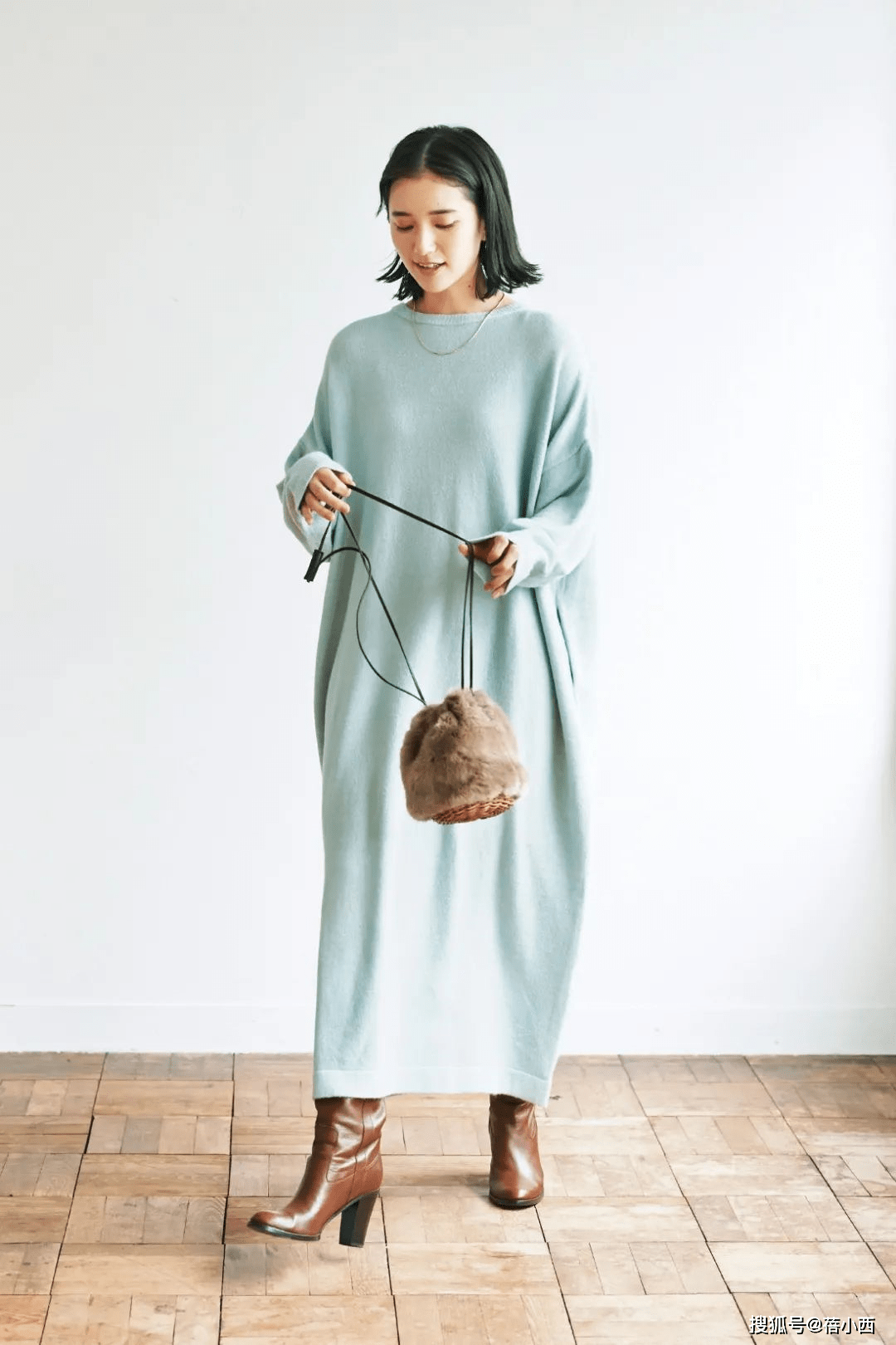 浅棕色 精致优雅的日系穿搭，慵懒中又不乏时尚感，30岁的女性必须学一下