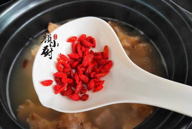怎么做孩子喜欢喝的酸梅汤 633a6911b1f04501b87948a674d69980.jpeg