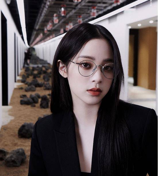 假发化妆师谈给明星化妆的内幕，带28公斤化妆箱跟妆，有时还要煮假发