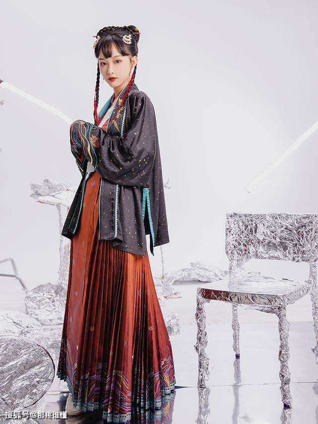 设计 被汉服“百迭裙”折服了，优雅端庄又大气，实在是够抢眼！