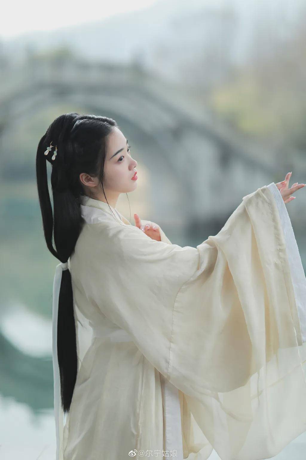 仙女 汉服小仙女:我历山河而来,江南又梦烟雨
