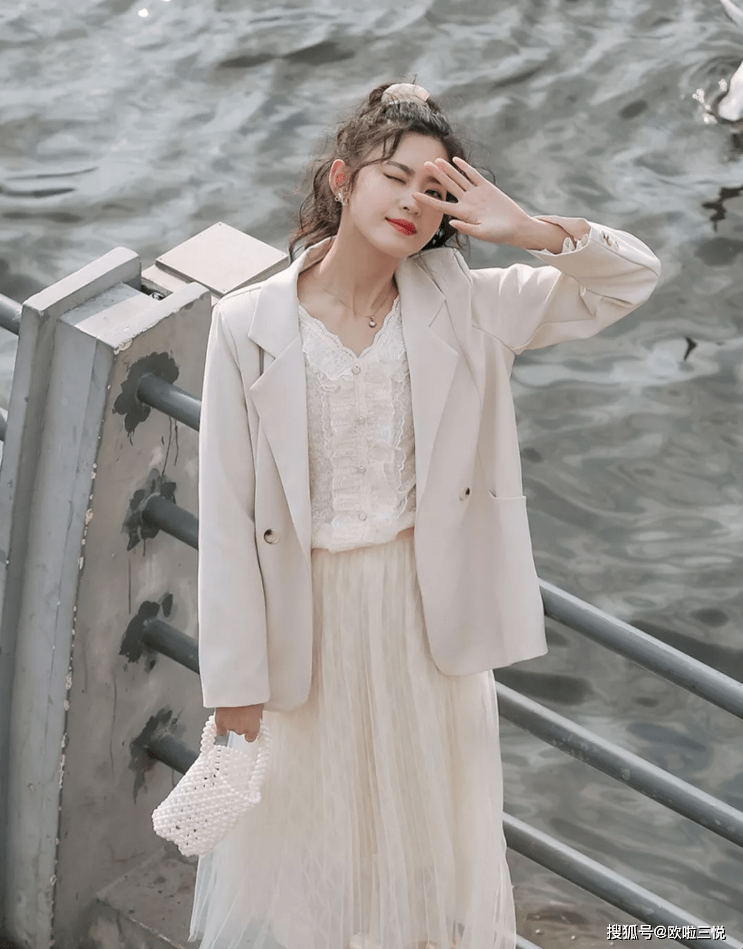 下装 女生秋日“叠穿”有层次，优雅知性
