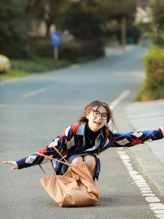 毛衣 种穿搭比较适合30多岁左右的女性穿，穿起来优雅大气