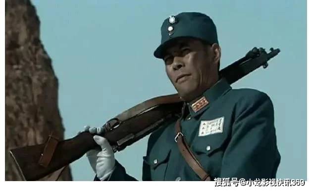 小人|亮剑：难怪钱伯钧对决时会输，你也不看看楚云飞手上拿的什么枪