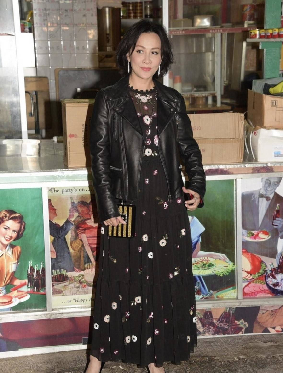 国庆 刘嘉玲闪耀国庆晚会，一袭刺绣礼服出自大师郭培之手，高级优雅