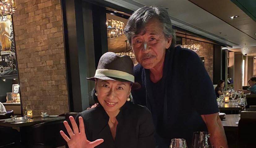 叶倩文 叶倩文电梯自拍，60岁穿毛线裙瘦成小老太，银发鱼尾纹老得认不出