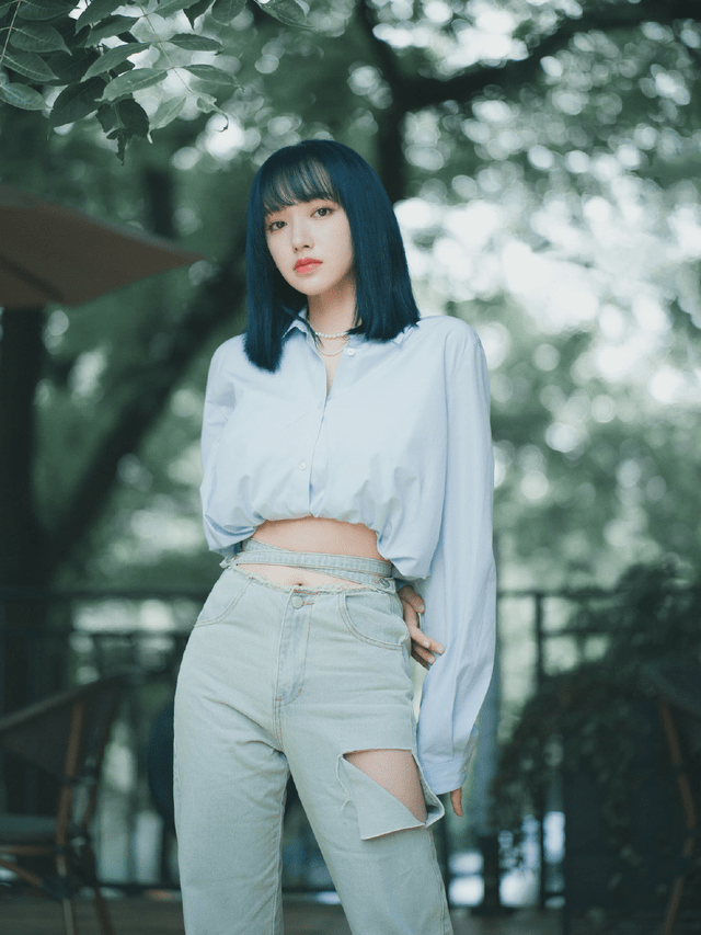 身材 李湘难得“普通”一回，身穿薄荷绿连衣裙配黑长直，富态身材真美