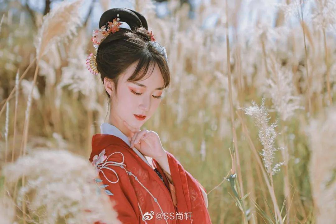 摄影汉服小仙女：笑颜如花绽，玉音婉转流