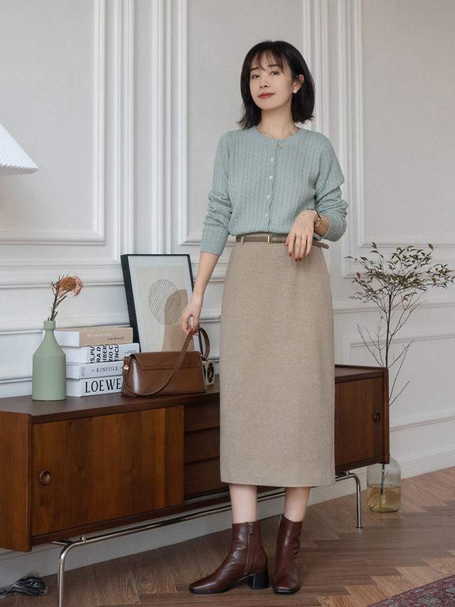 毛衣 种穿搭比较适合30多岁左右的女性穿，穿起来优雅大气