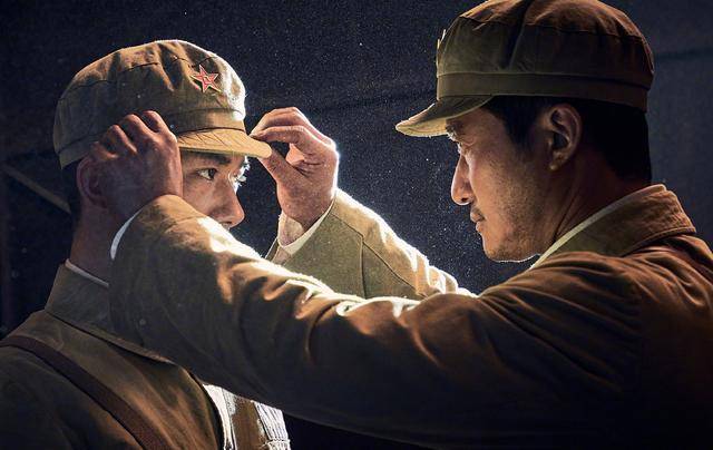 吴京|《长津湖》连续三天破4亿,成国庆档票房之首,已经超过《战狼2》