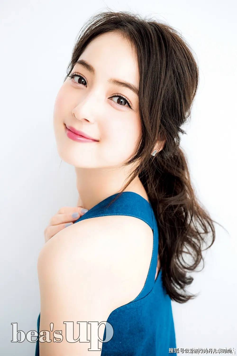 佐佐木希 “日本素颜最美女星”佐佐木希的百变时尚穿搭,每一套都好看