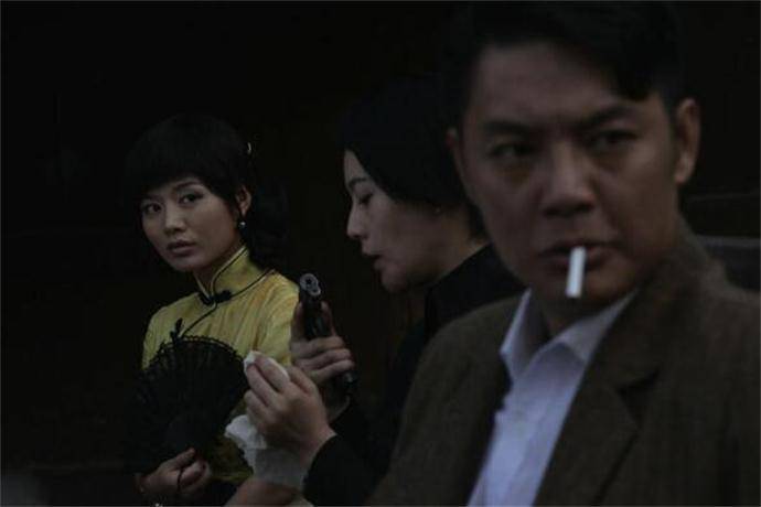 军装|22岁嫁傅程鹏，结婚19年被出轨，45岁一个人带孩子，后悔丈夫走红