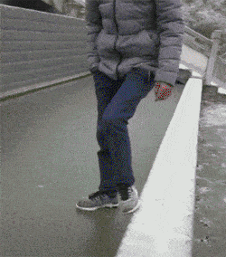 開心搞笑一刻：老哥，你這樣的破車掛這麼好的車牌幹嘛 搞笑整蠱 第2张