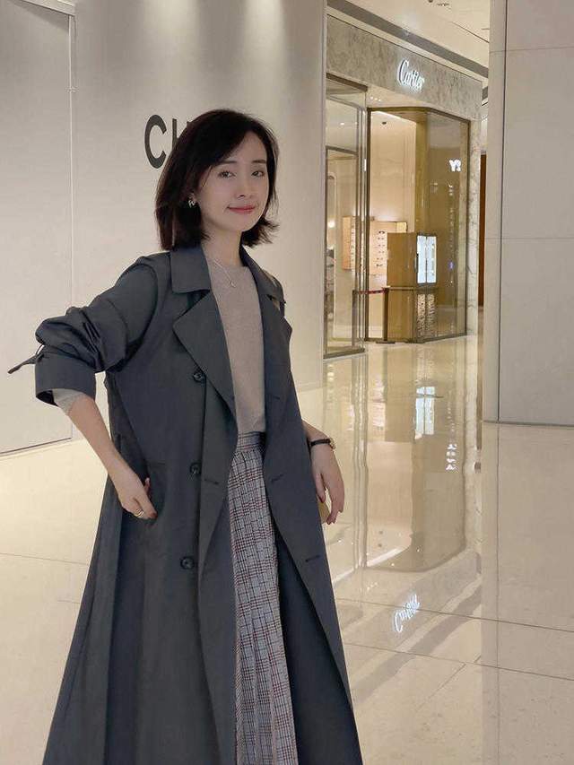 黑色 奔三奔四的中年女性应该如何穿？针织衫会更合适，也更温柔时髦