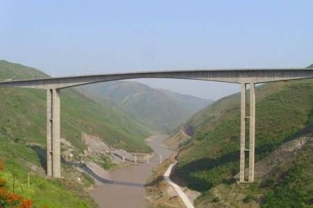 建成时为世界第一高桥，云南省玉溪元江红河大桥