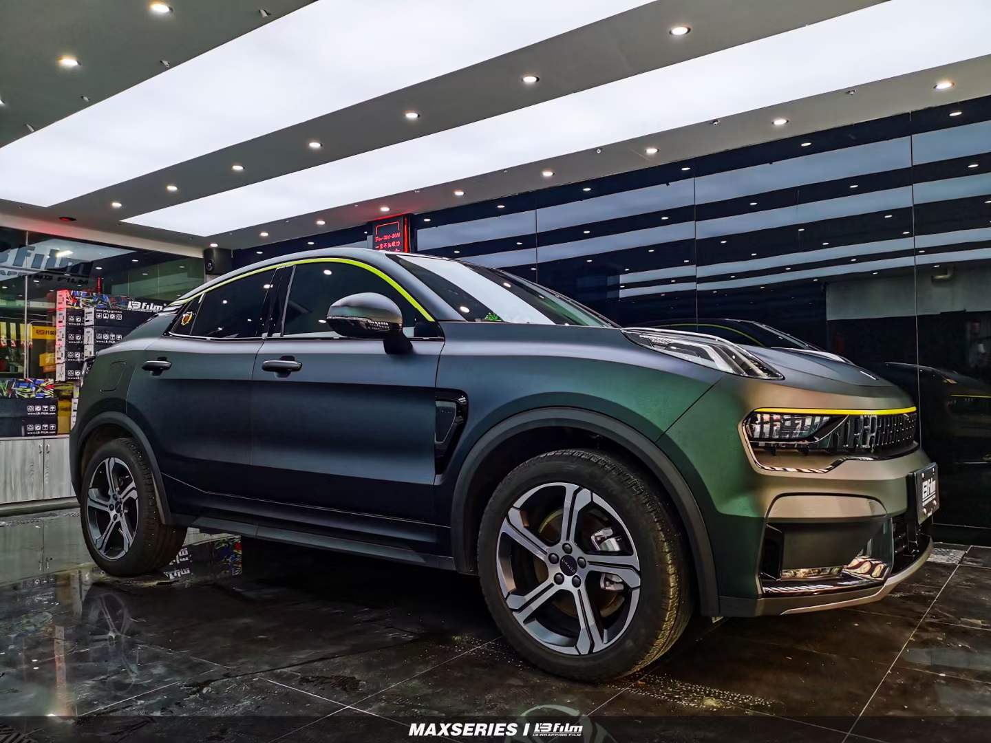 领克05汽车lb改色膜闪影橄榄绿