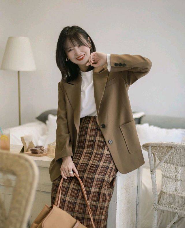 设计 秋季穿搭需要一件合适的外套，只要穿对了，高级感满满